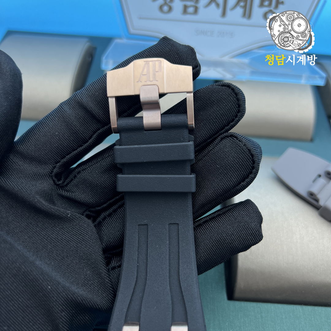 오데마피게 로얄오크 오프쇼어 크로노그래프 로즈골드 그레이 상세 이미지 17
