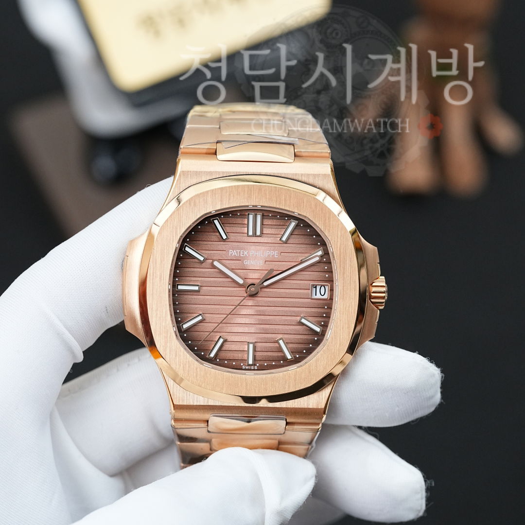파텍필립 노틸러스 5711 골드 브라운 상세 이미지 4