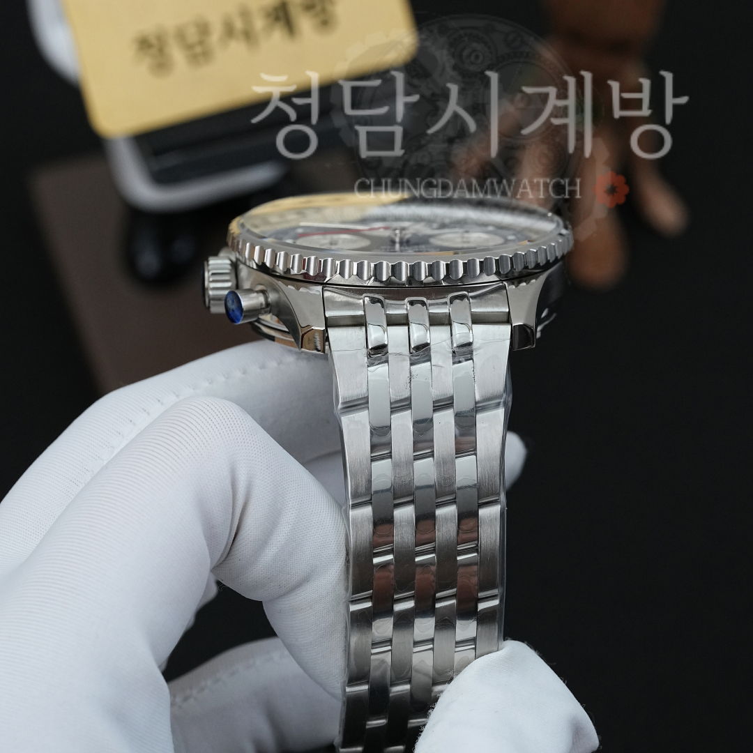 브라이틀링 네비타이머 B01 블루 스틸 상세 이미지 9