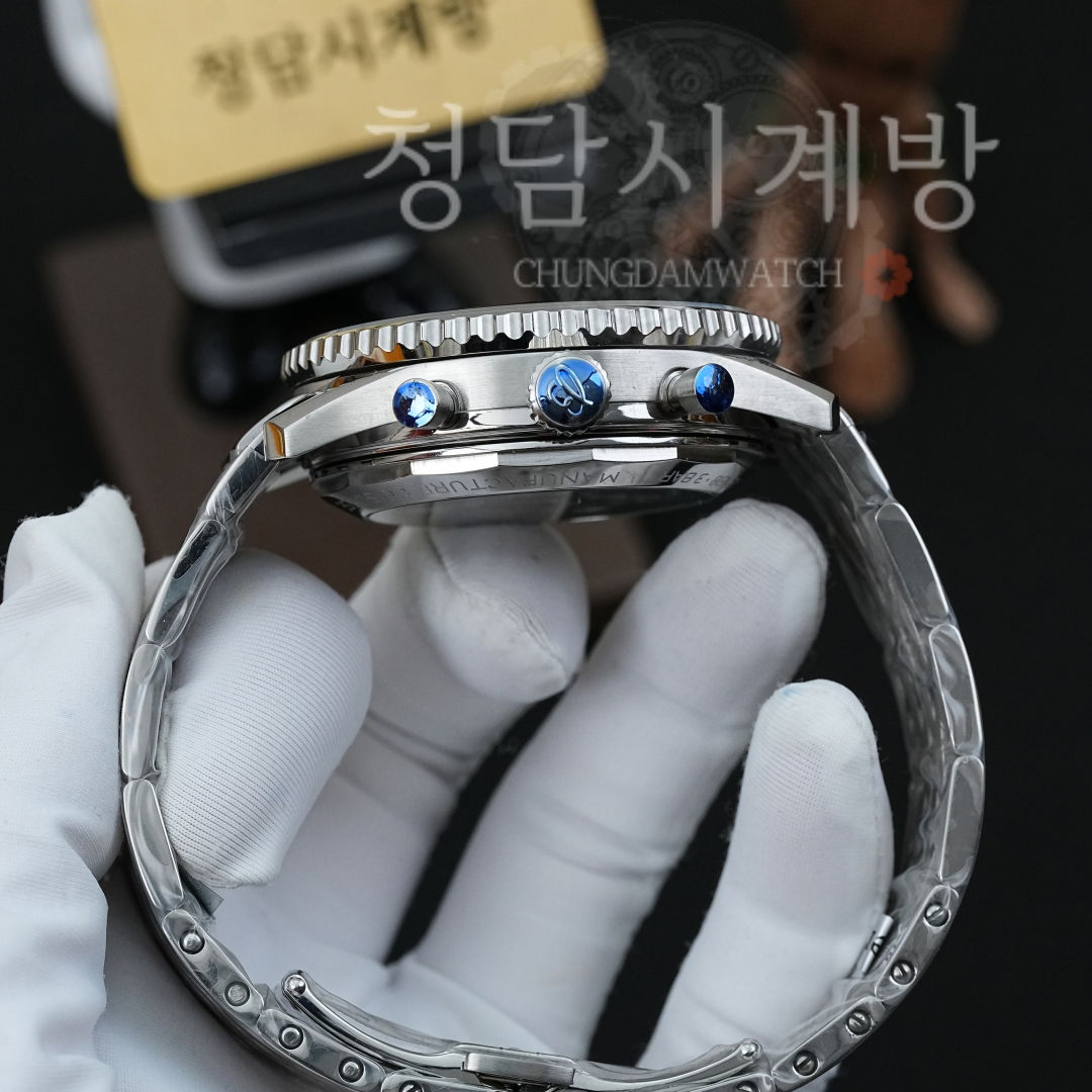 브라이틀링 네비타이머 B01 블루 스틸 상세 이미지 8