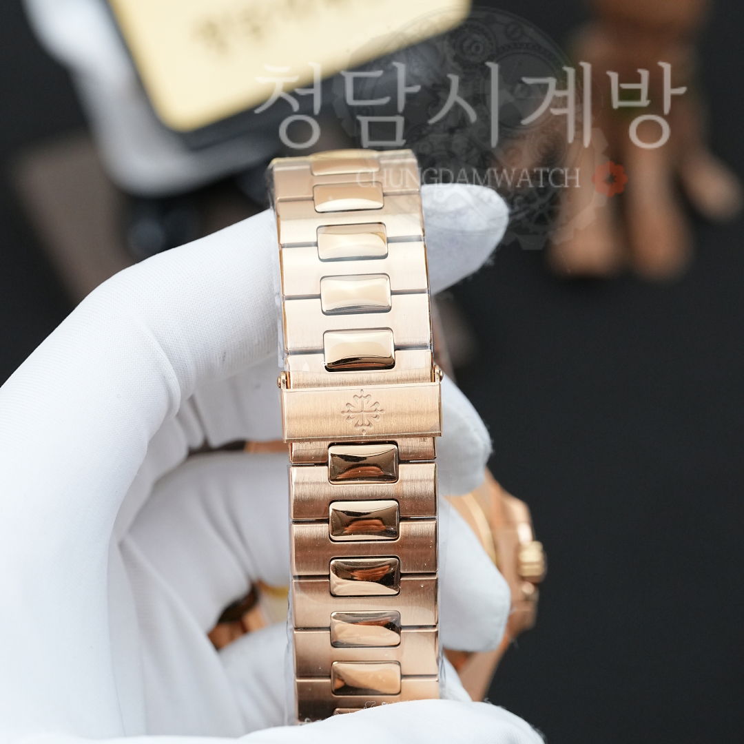 파텍필립 노틸러스 5711 골드 브라운 상세 이미지 13