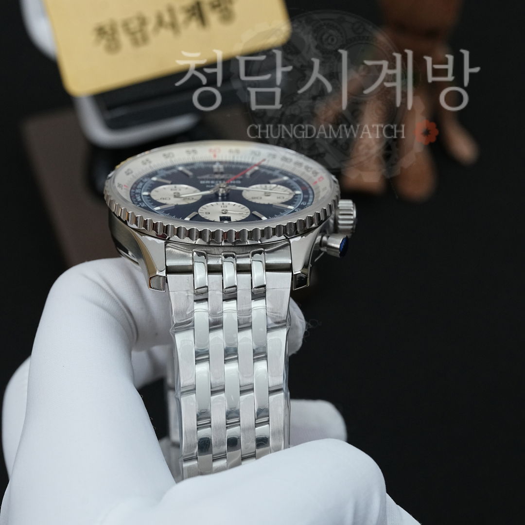 브라이틀링 네비타이머 B01 블루 스틸 상세 이미지 7