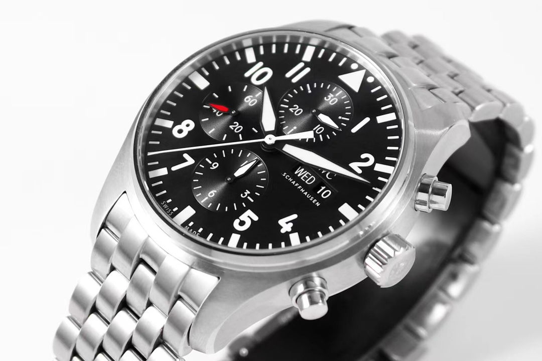 IWC 파일럿 워치 크로노그래프 블랙 상세 이미지 4